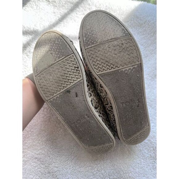 Toms Shoes Flats Sandals Leopard Gold Women’s 7.5 - Picture 5 of 11